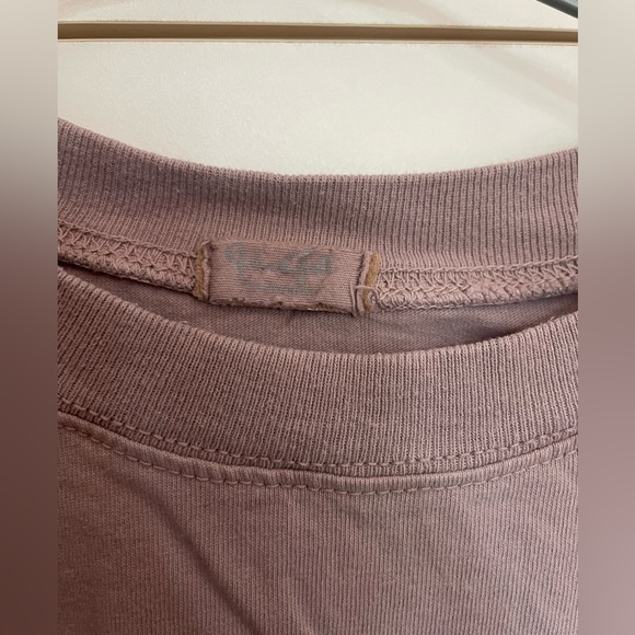 Brandy Melville T-shirt - Picture 2 of 2